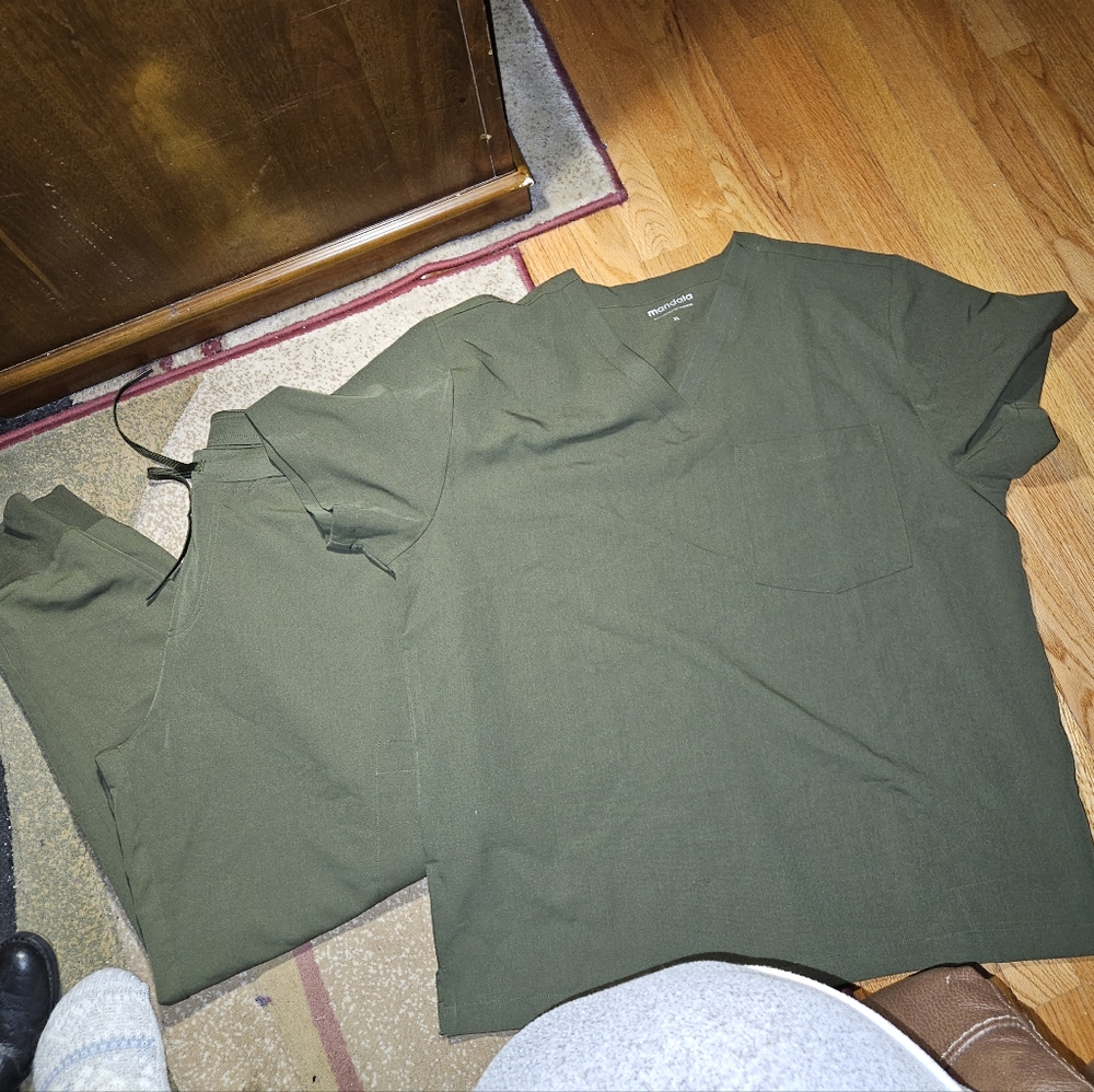 Olive Green Women's Two-Piece Pantsuit